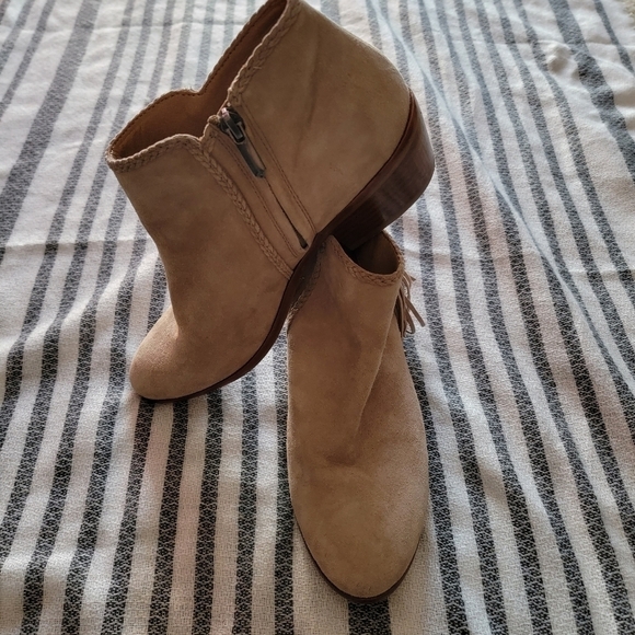 Sam Edelman tan booties with fringe on the side - Picture 2 of 6